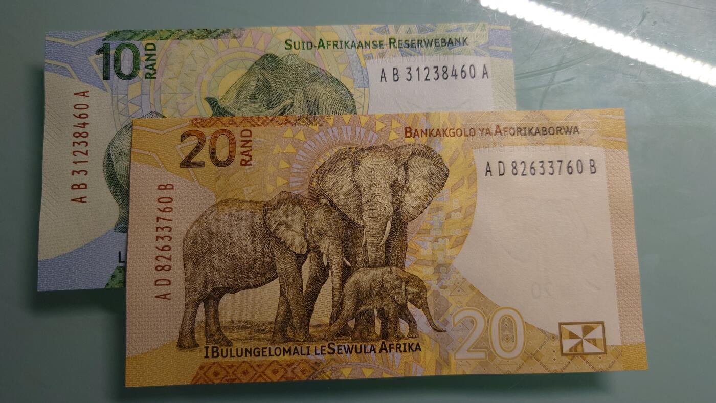 【世界钱币】精选微拍第115期暨2024年第26期  最新维港币展部分卖剩货品展销 2023年版南非10+20兰特 两张尾2同 60尾 全新绝品