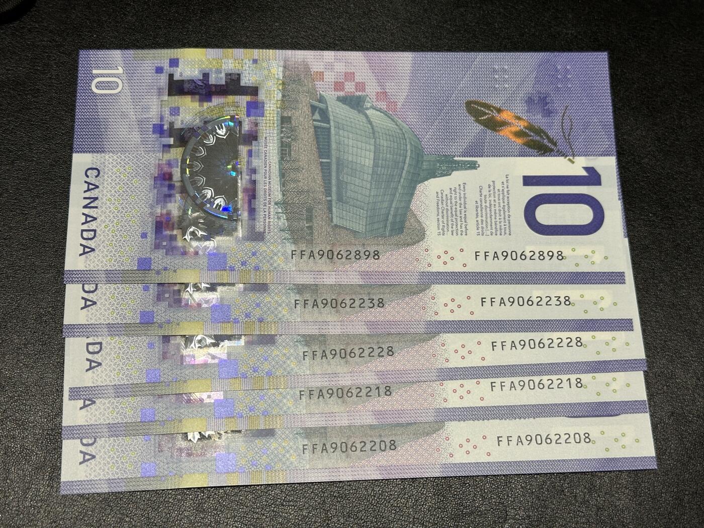 《外钞收藏家》第三百八十三期 加拿大最新版10加元  无47尾8靓号 五张一起