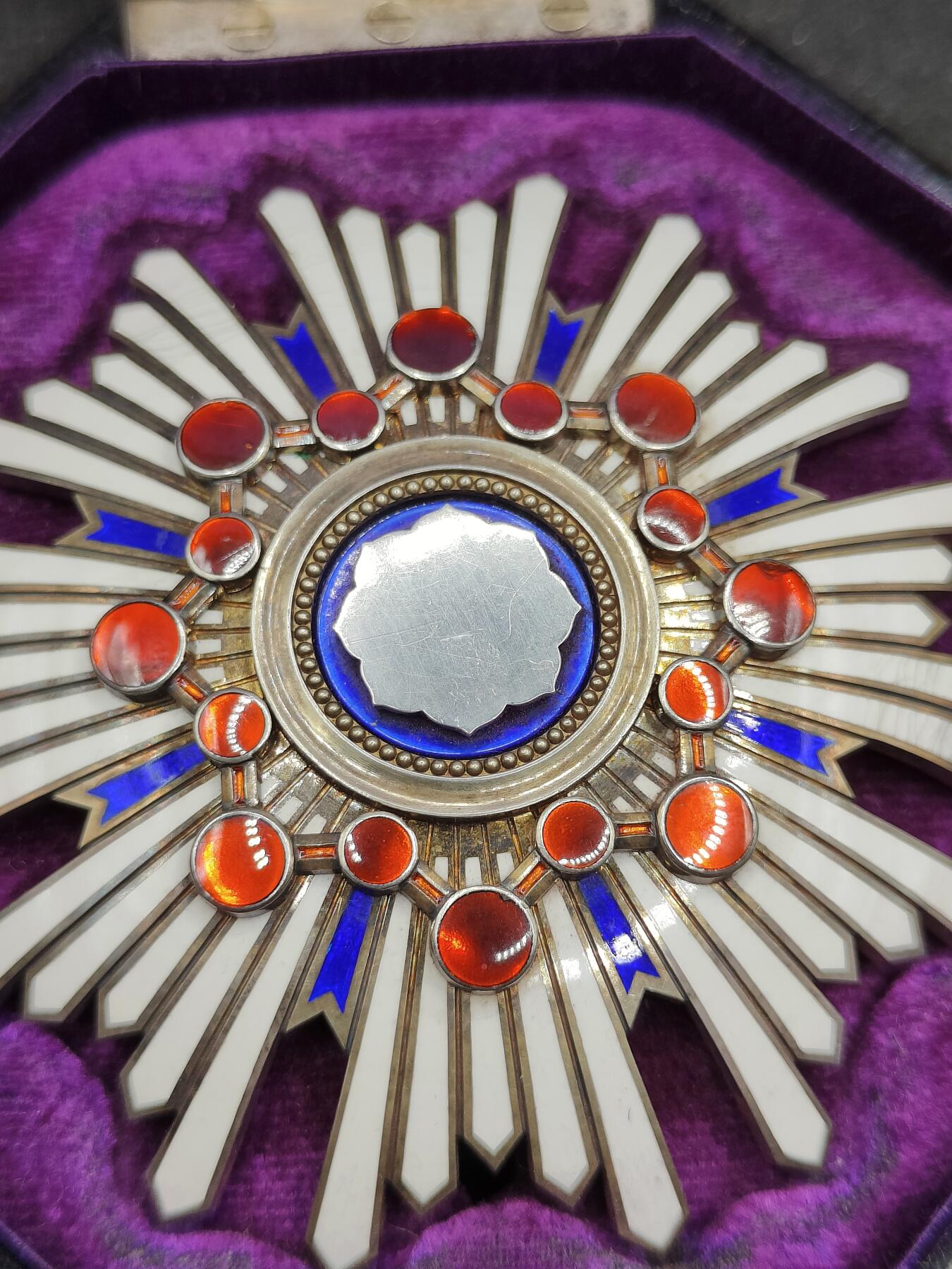 全场0元起拍 第169期 咸鱼国勋章拍卖专场 6月30日（周日）下午6：00开始 日本明治时期八角盒 二等瑞宝章银制带盒