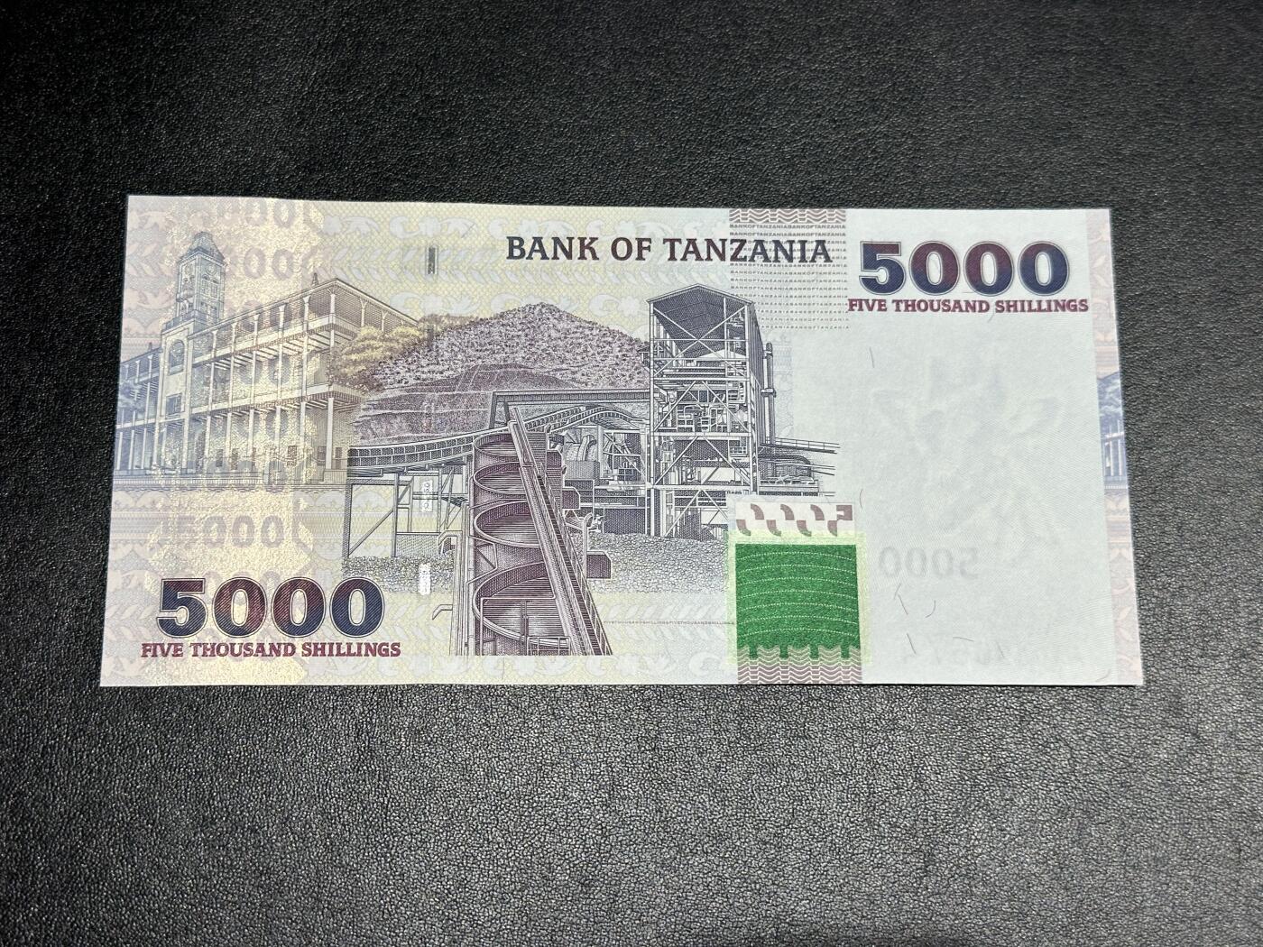 《外钞收藏家》第三百八十三期 坦桑尼亚5000 AA冠 全新UNC