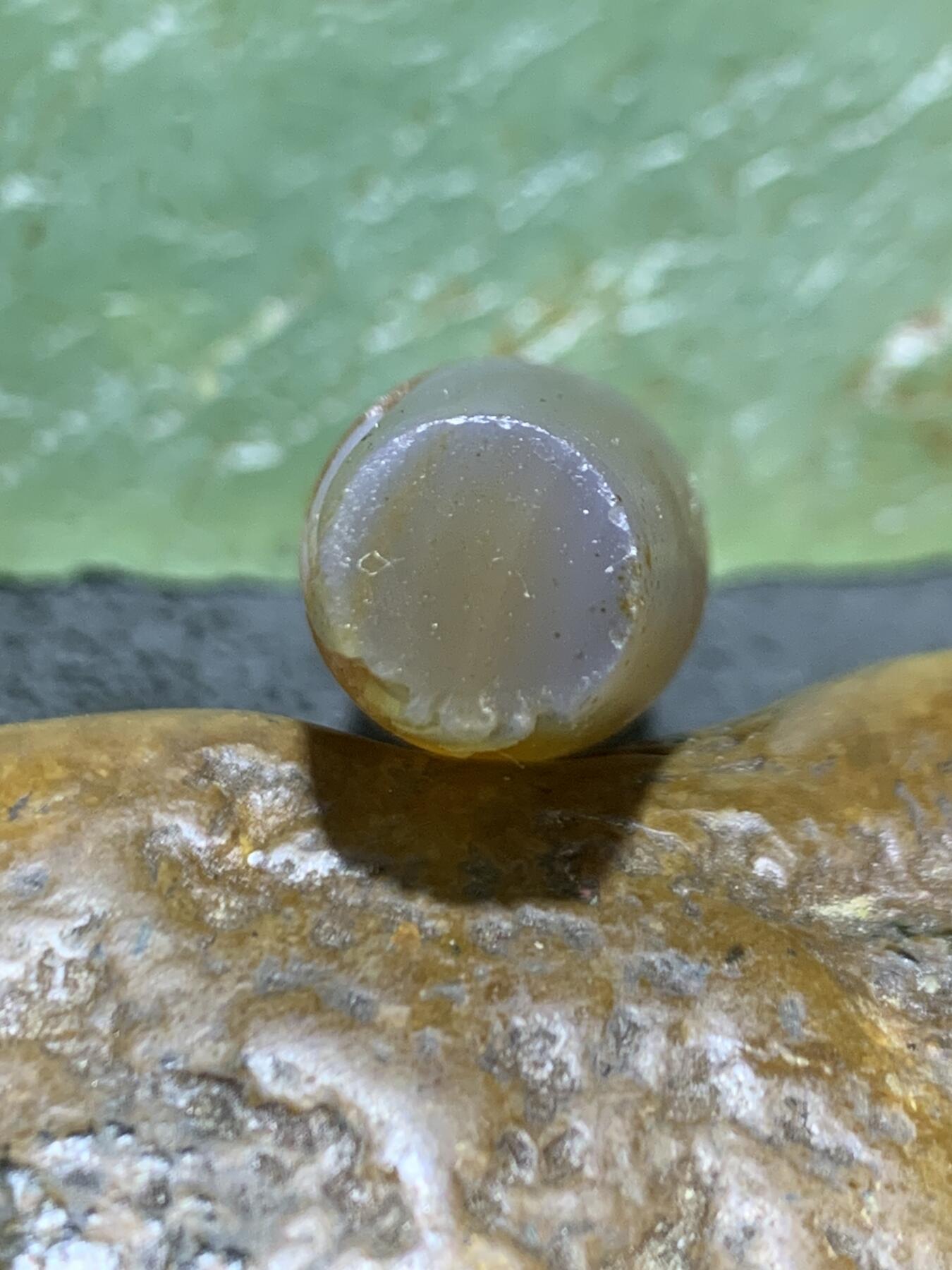 精美亚光高玉化巴西玛瑙手工俏色巧雕喜鹊登枝吊坠一个！