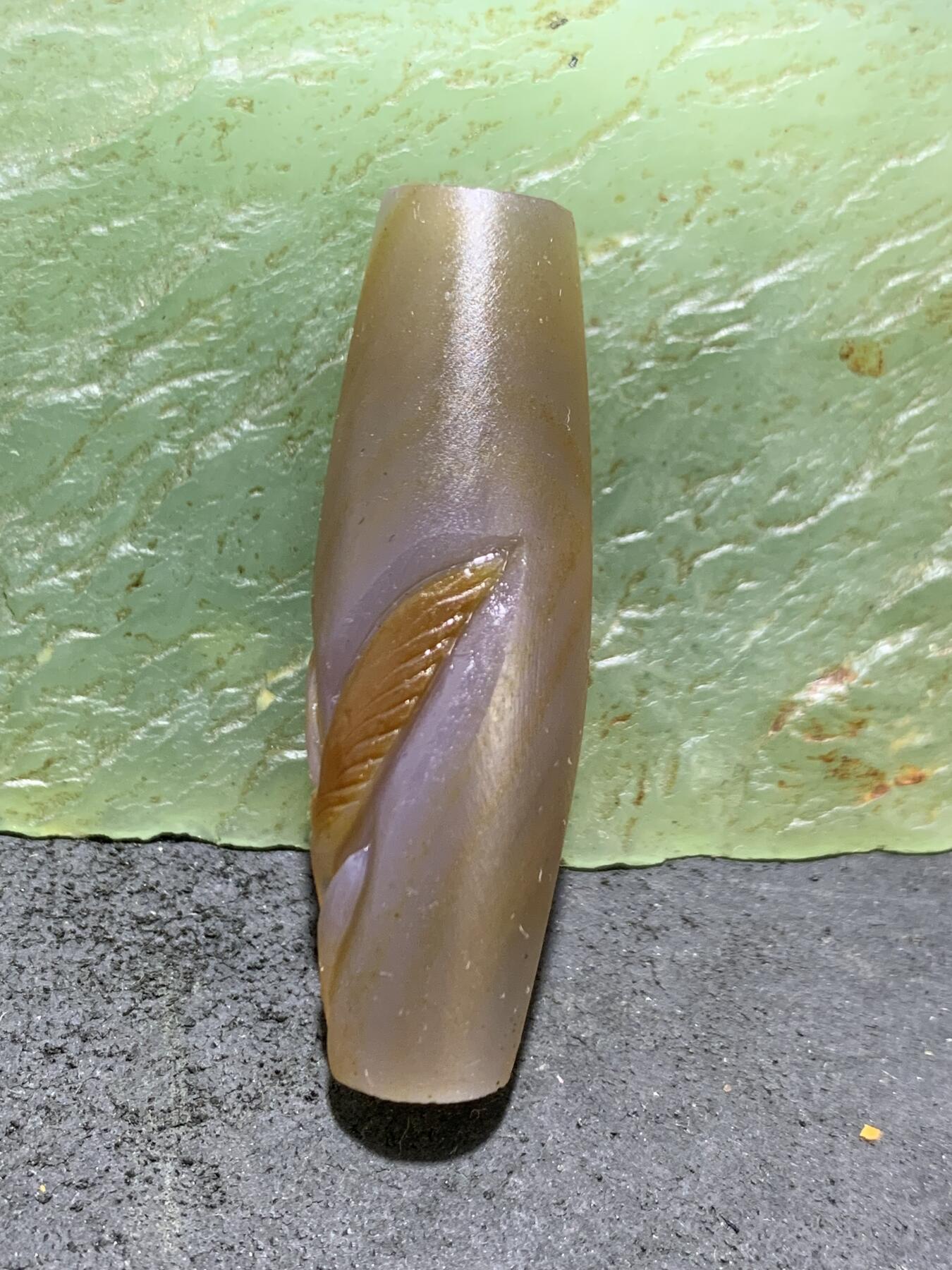 精美亚光高玉化巴西玛瑙手工俏色巧雕喜鹊登枝吊坠一个！