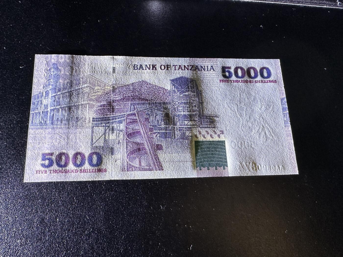 《外钞收藏家》第三百八十三期 坦桑尼亚5000 AA冠 全新UNC