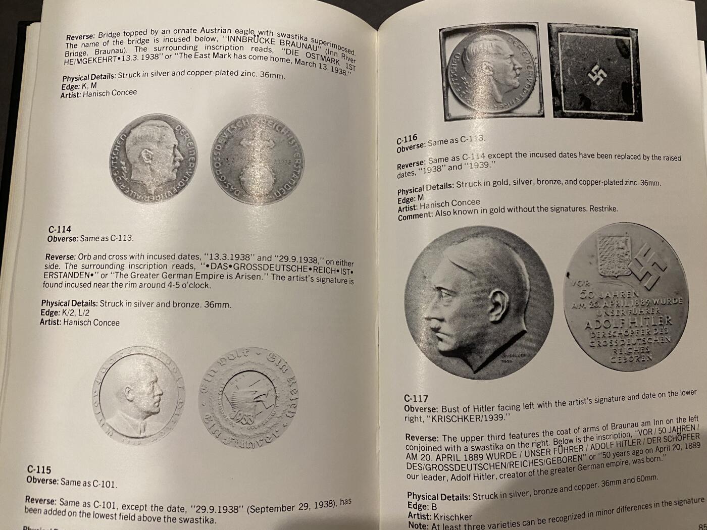 万国钱币拍卖第028期（花前月下●同享良章美币） 德意志第三帝国目录 绝版目录，全书约160页，布面硬壳精装，PC评级参考目录，95新品相，内附老藏家交流信一封。（书籍较重请注意运费到付）