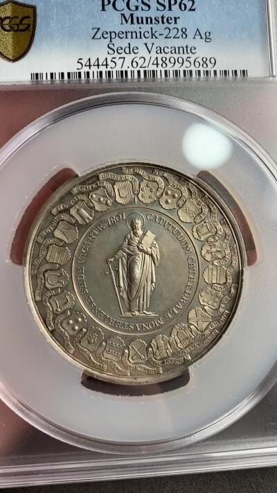 万国钱币拍卖第028期（花前月下●同享良章美币） PCGS SP62 亚军1801年神圣罗马帝国明斯特主教区查理大帝与圣彼得像主教缺位纪念大银章 老Loos.F.大师设计银章 （1.5泰勒规格大银章） 仅仅一个更高分。