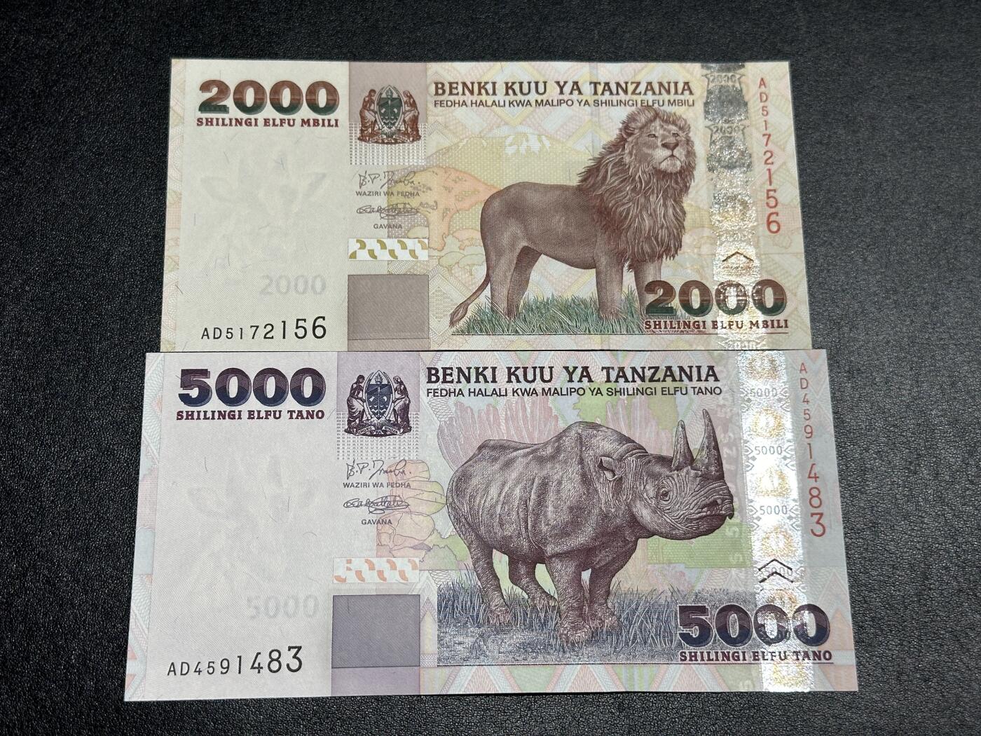 《外钞收藏家》第三百八十三期 坦桑尼亚2000和5000面额 两张一起 全新UNC
