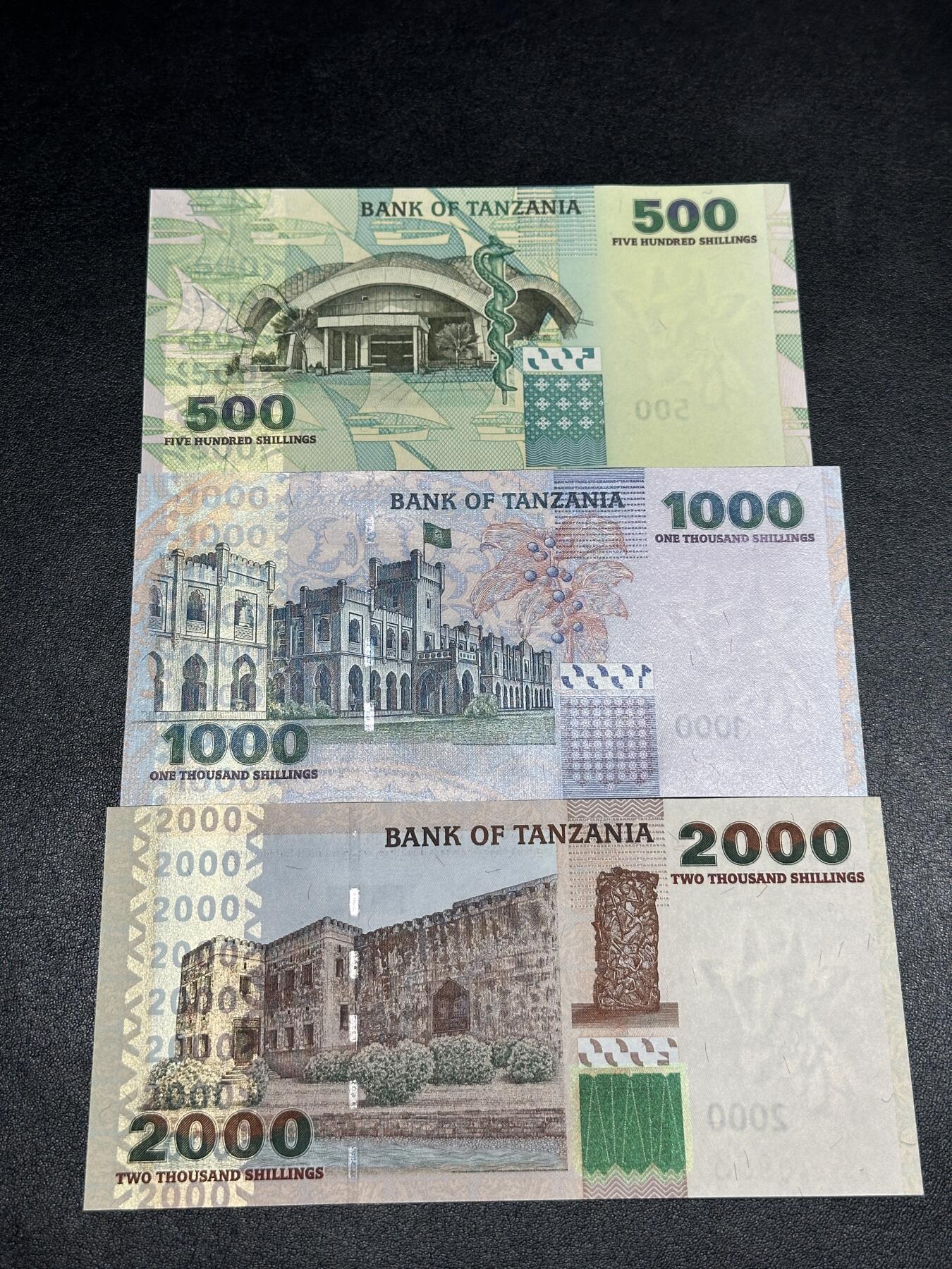 《外钞收藏家》第三百八十三期 坦桑尼亚500、1000、2000面额 三张一起 全新UNC