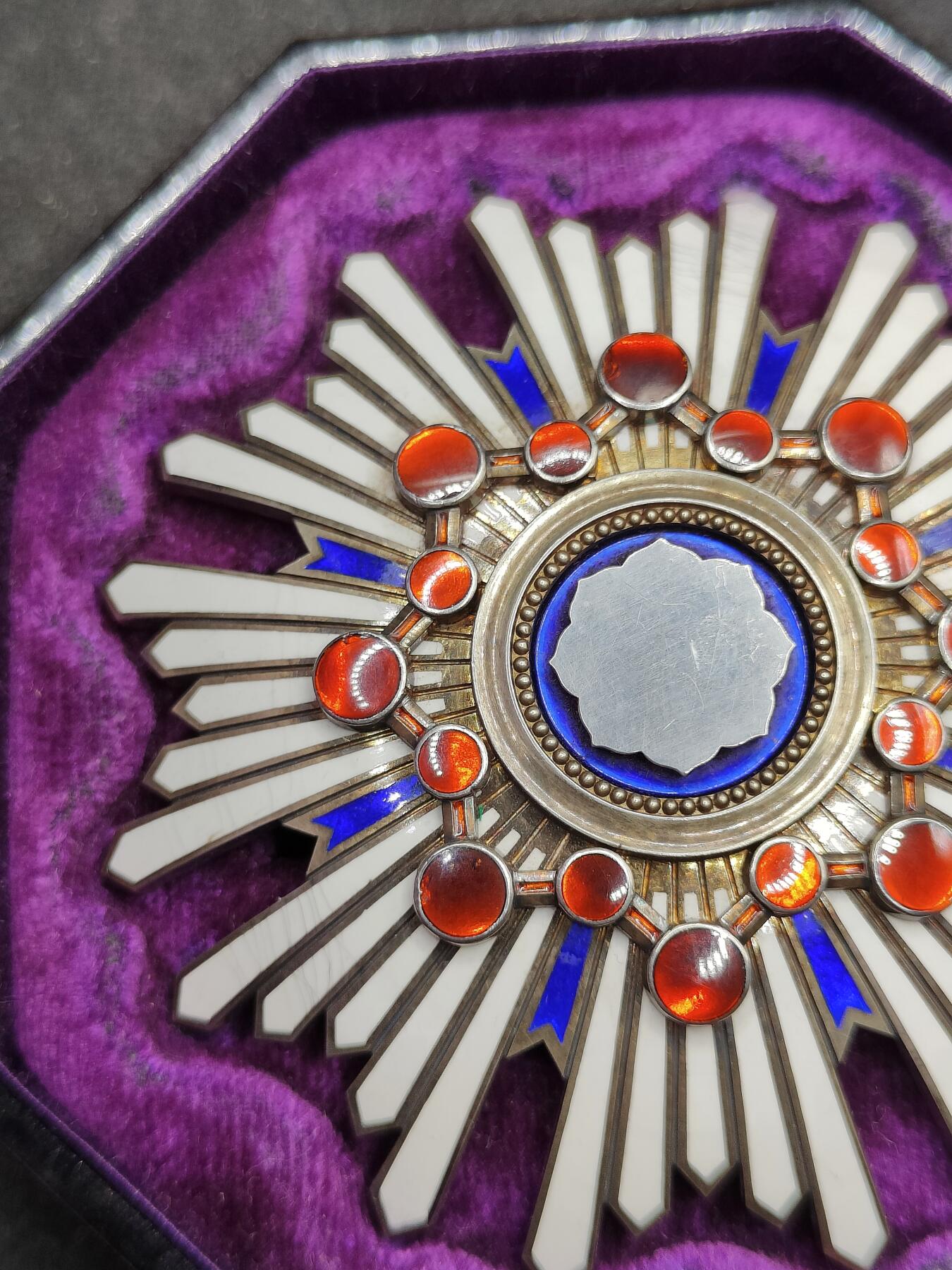 全场0元起拍 第169期 咸鱼国勋章拍卖专场 6月30日（周日）下午6：00开始 日本明治时期八角盒 二等瑞宝章银制带盒