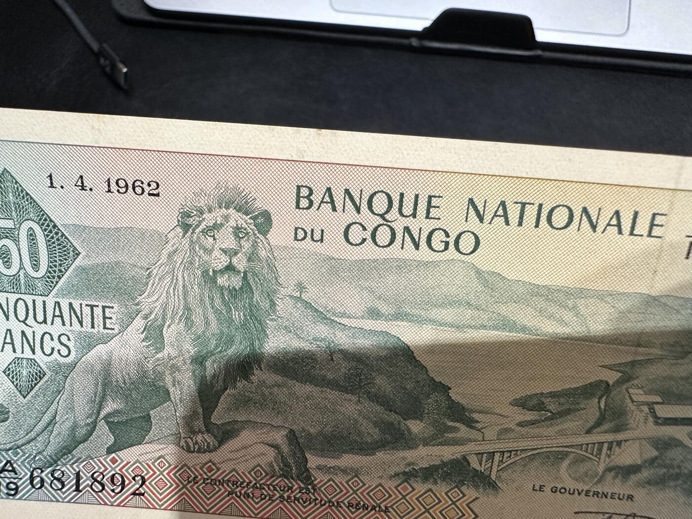 《外钞收藏家》第三百八十三期 1962年刚果50法郎 无47 纸张整体泛黄 荧光不绝 UNC-