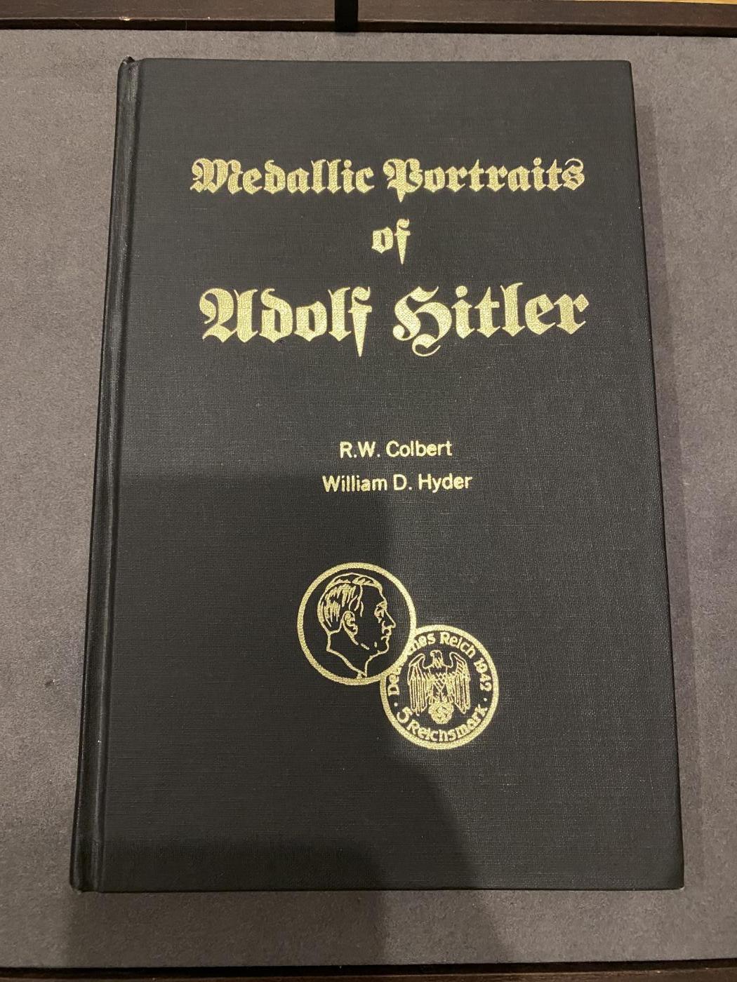 万国钱币拍卖第028期（花前月下●同享良章美币） 德意志第三帝国目录 绝版目录，全书约160页，布面硬壳精装，PC评级参考目录，95新品相，内附老藏家交流信一封。（书籍较重请注意运费到付）