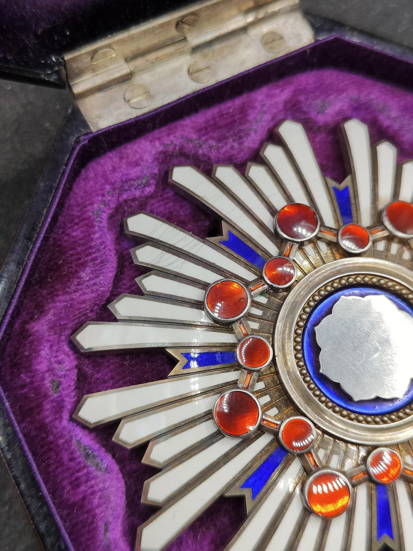 全场0元起拍 第169期 咸鱼国勋章拍卖专场 6月30日（周日）下午6：00开始 日本明治时期八角盒 二等瑞宝章银制带盒