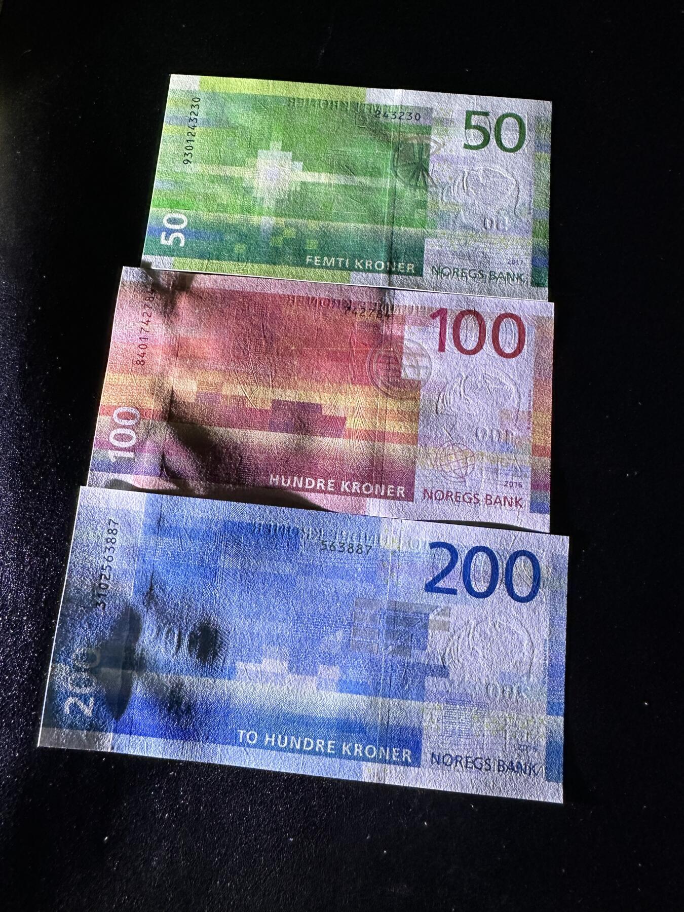 《外钞收藏家》第三百八十三期 挪威50-200克朗 三张小面额一起 全新UNC