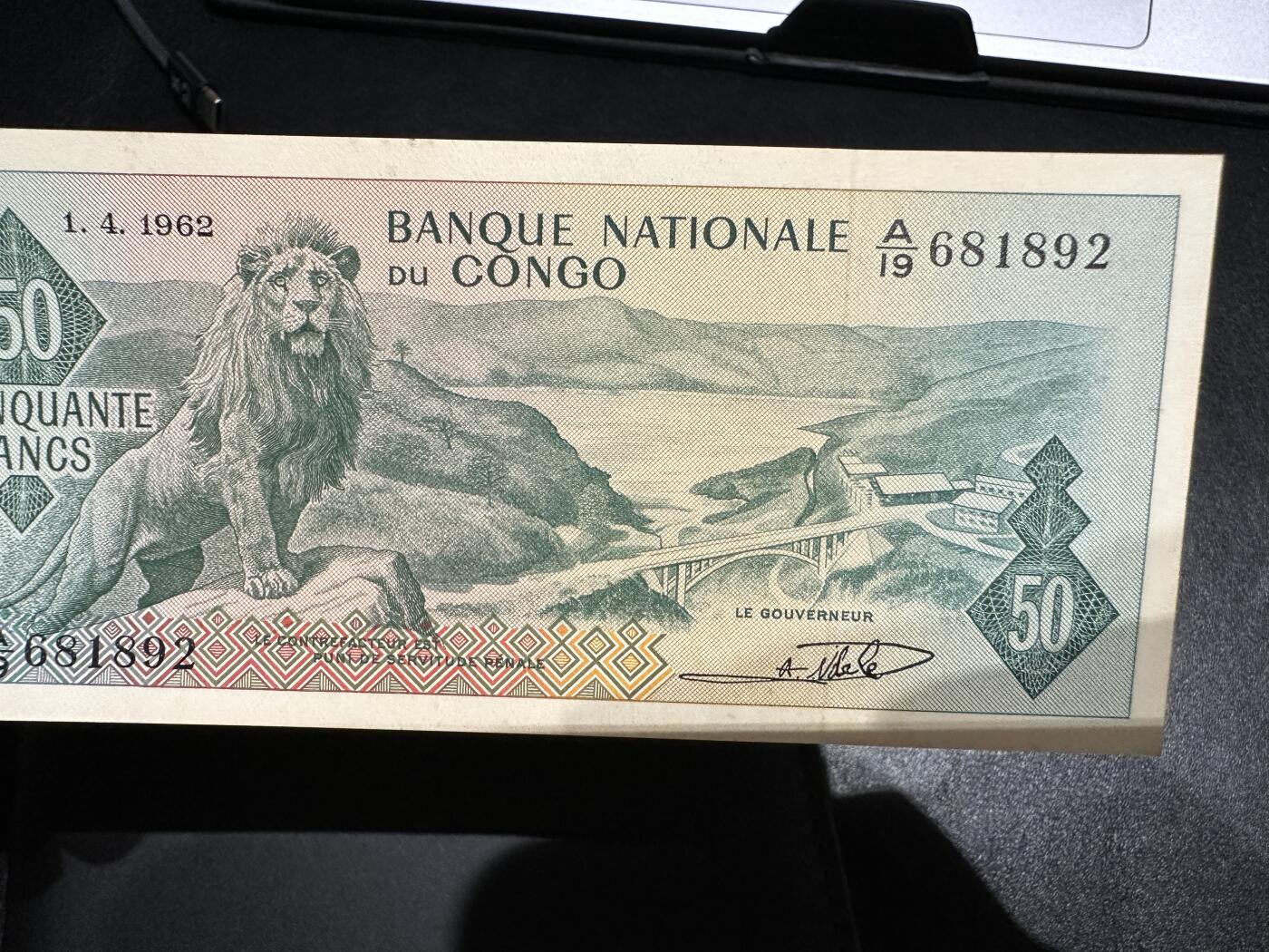 《外钞收藏家》第三百八十三期 1962年刚果50法郎 无47 纸张整体泛黄 荧光不绝 UNC-