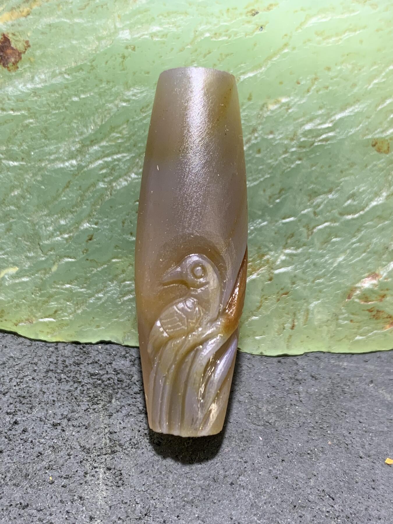精美亚光高玉化巴西玛瑙手工俏色巧雕喜鹊登枝吊坠一个！