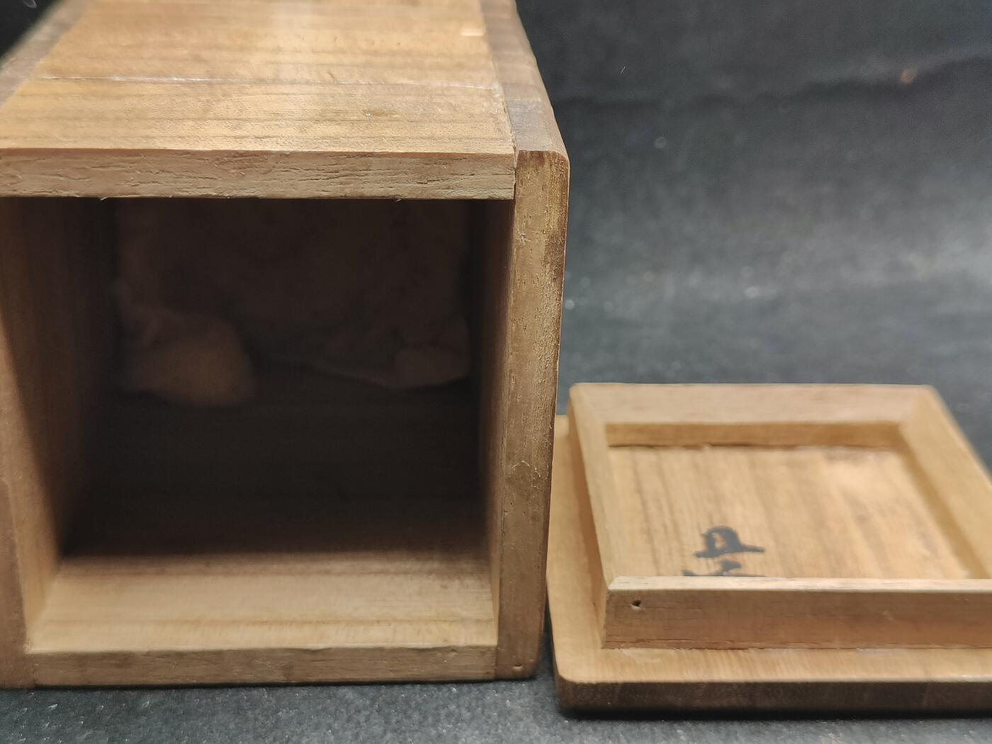 全场0元起拍 第169期 咸鱼国勋章拍卖专场 6月30日（周日）下午6：00开始 日本战时小瓷瓶