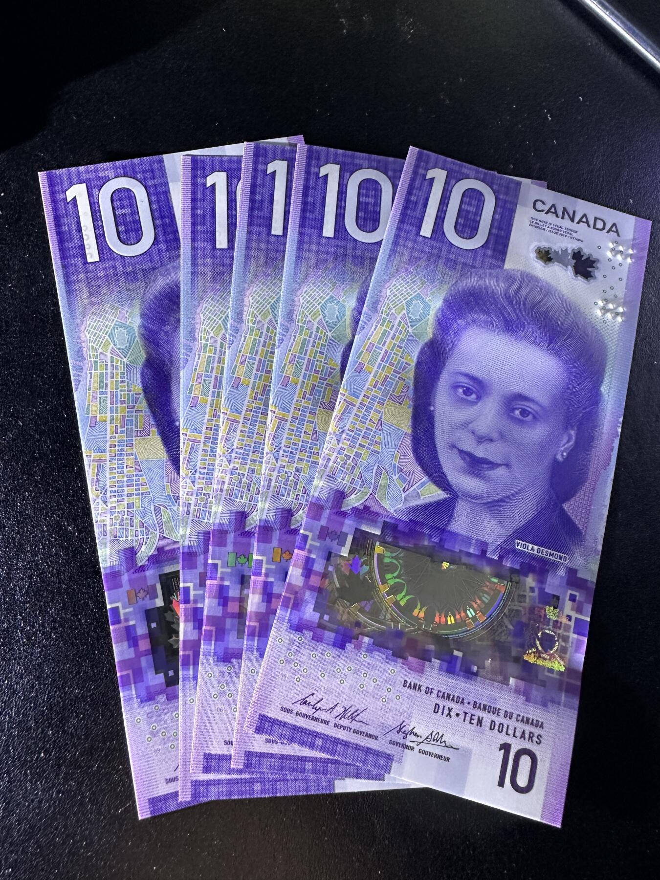 《外钞收藏家》第三百八十三期 加拿大最新版10加元  无47尾8靓号 五张一起