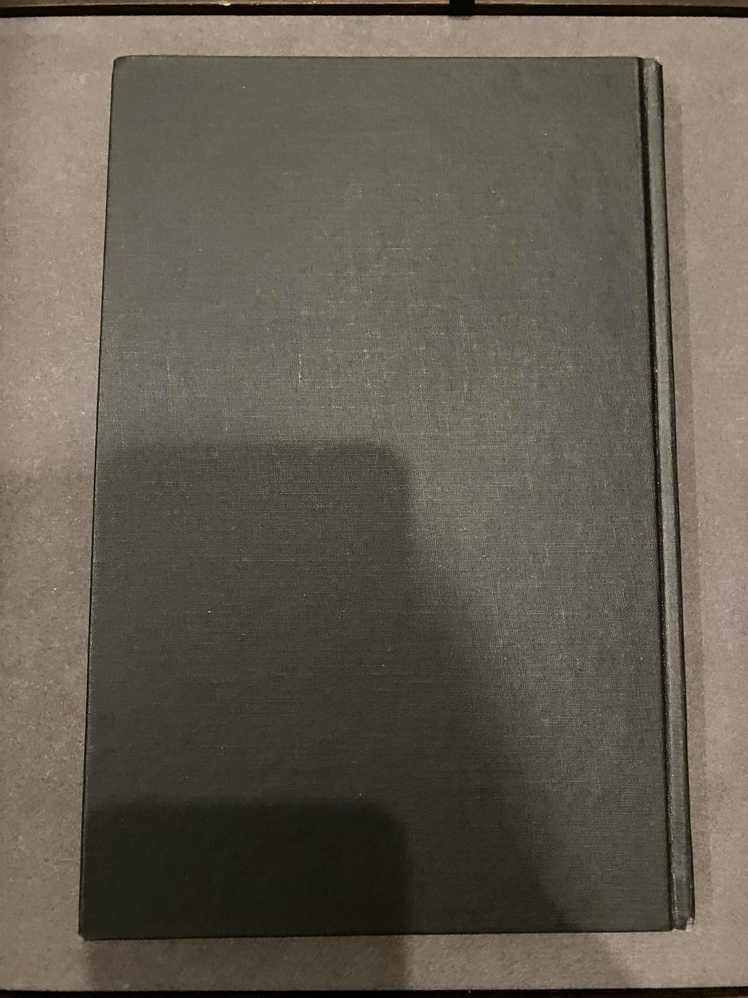 万国钱币拍卖第028期（花前月下●同享良章美币） 德意志第三帝国目录 绝版目录，全书约160页，布面硬壳精装，PC评级参考目录，95新品相，内附老藏家交流信一封。（书籍较重请注意运费到付）