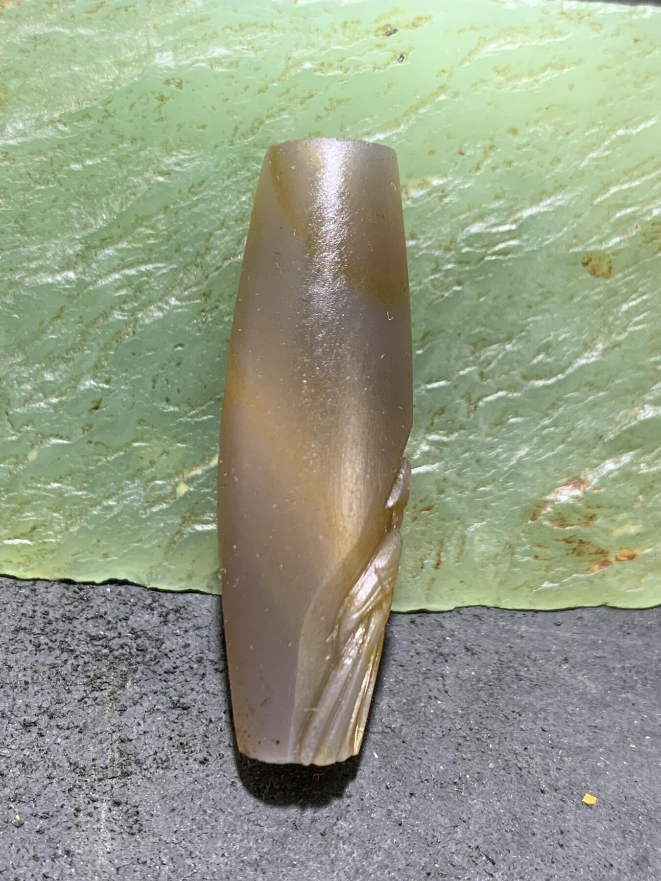精美亚光高玉化巴西玛瑙手工俏色巧雕喜鹊登枝吊坠一个！