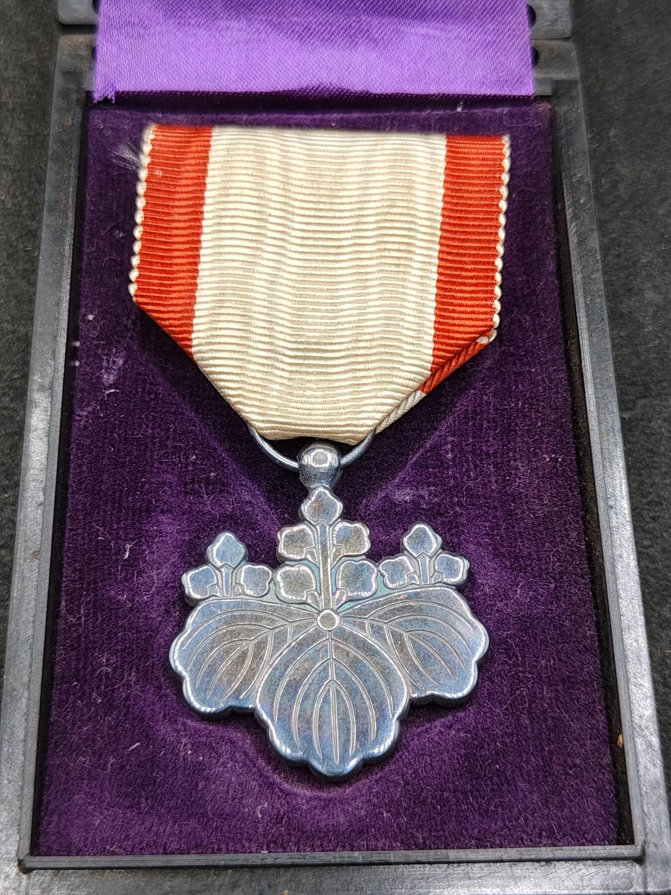 全场0元起拍 第169期 咸鱼国勋章拍卖专场 6月30日（周日）下午6：00开始 日本战后八等白叶章银制带盒