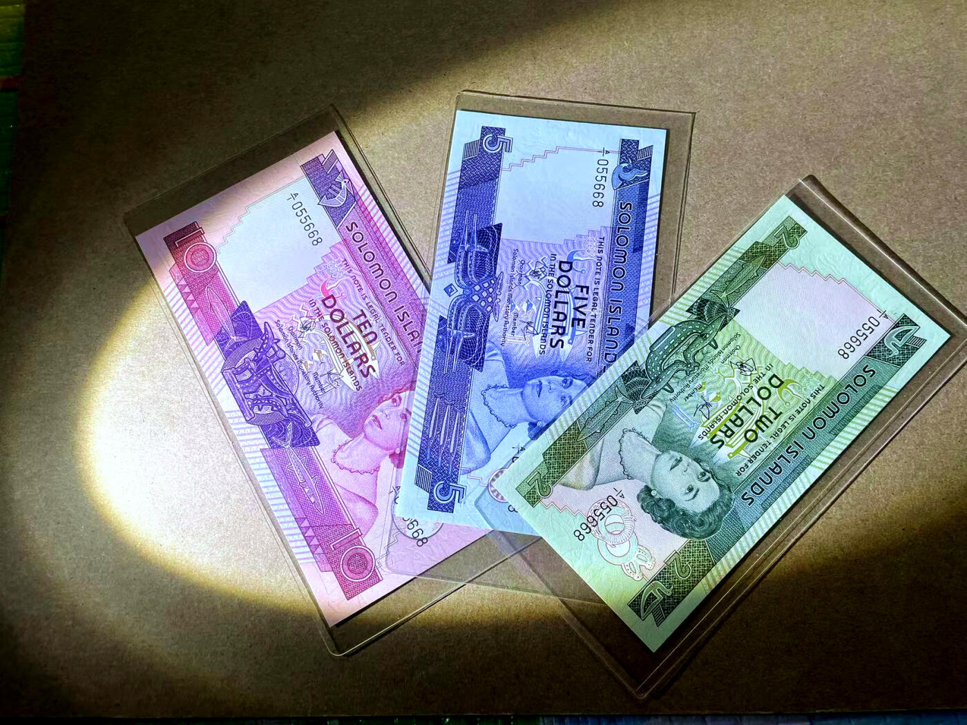 【Blue Auction】✨世界纸币精拍第498期【精】 【一组3张 A/1首发冠全同号无47】所罗门群岛 2-5-10元 女王 全新UNC