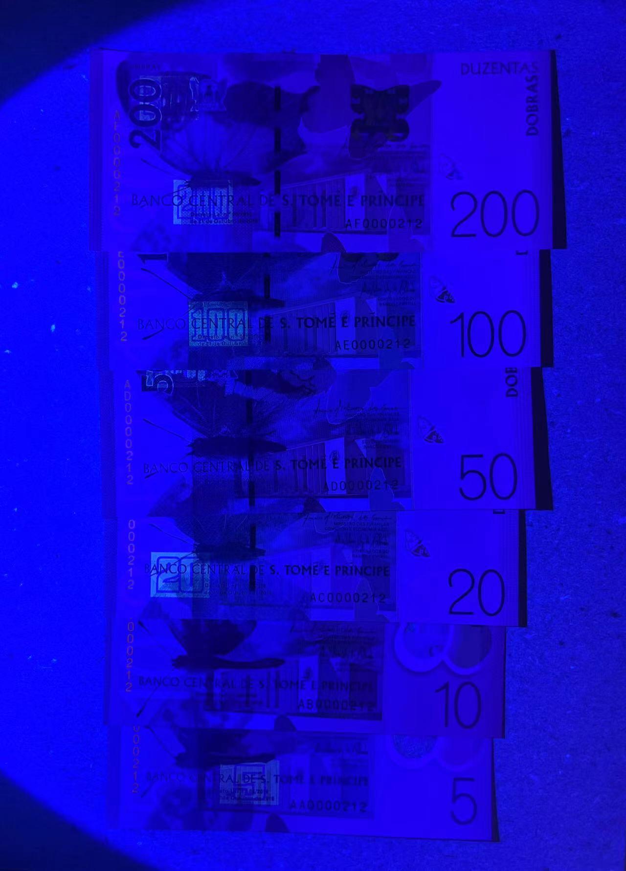 【Blue Auction】✨世界纸币精拍第498期【精】 【一组6张AA-AF冠全同212小号套】圣多美和普林西比 2015年5-200多布拉 全新UNC