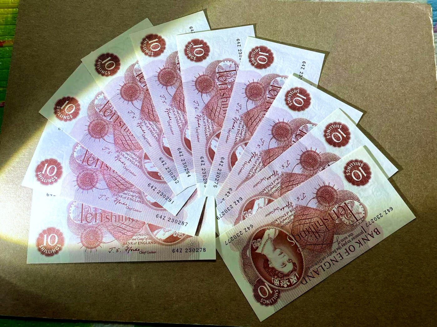 【Blue Auction】✨世界纸币精拍第498期【精】 【一组10张】英国 C序列10先令 UNC/UNC-