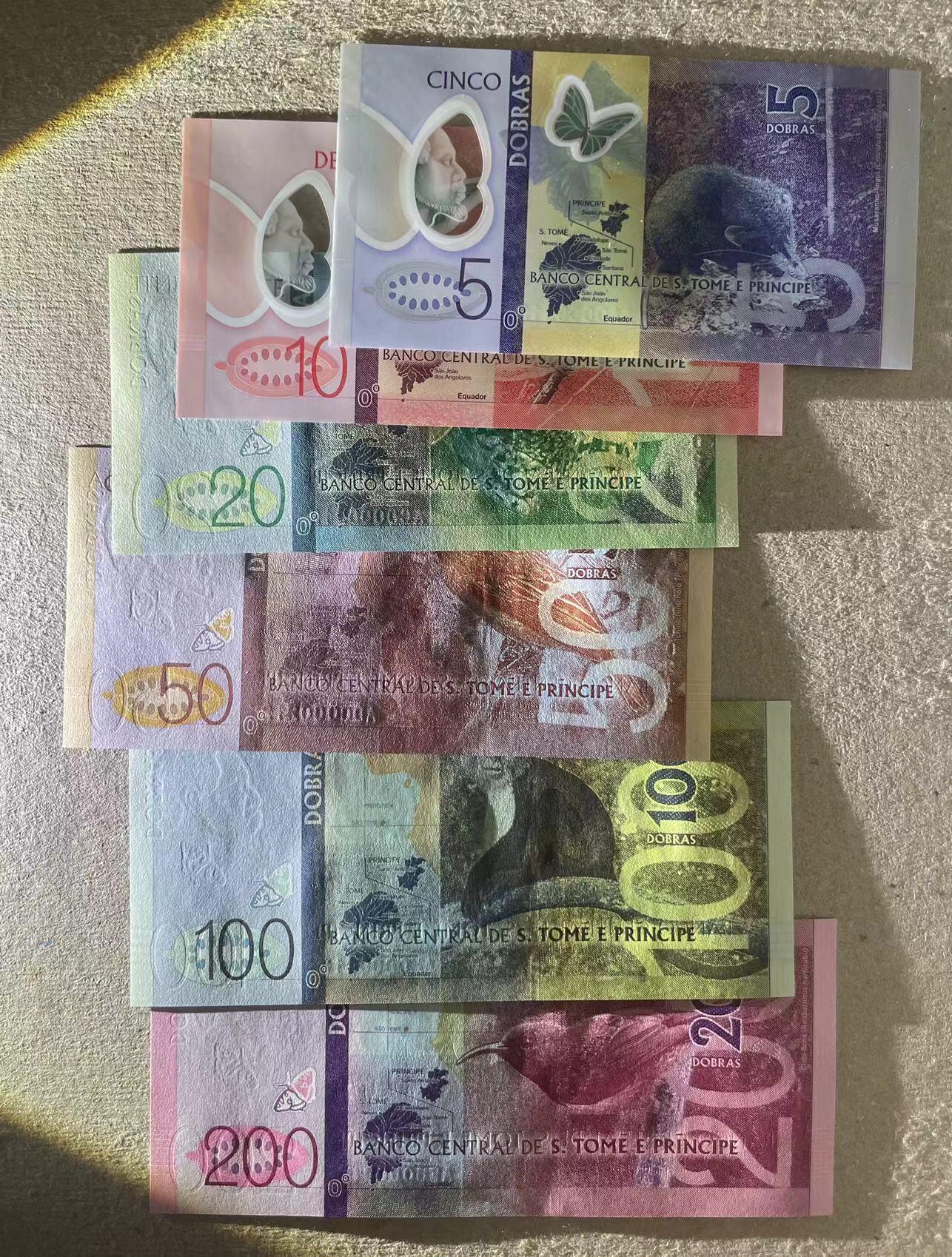 【Blue Auction】✨世界纸币精拍第498期【精】 【一组6张AA-AF冠全同212小号套】圣多美和普林西比 2015年5-200多布拉 全新UNC