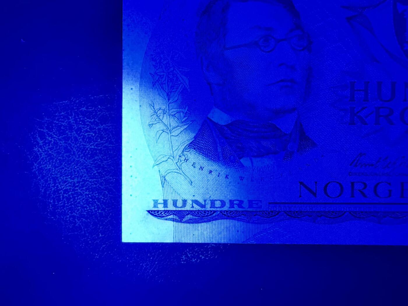 收藏联盟Quantum Auction 第357期拍卖  挪威1977年100克朗 品相UNC 角微瑕 灯下点是纸张自己成分