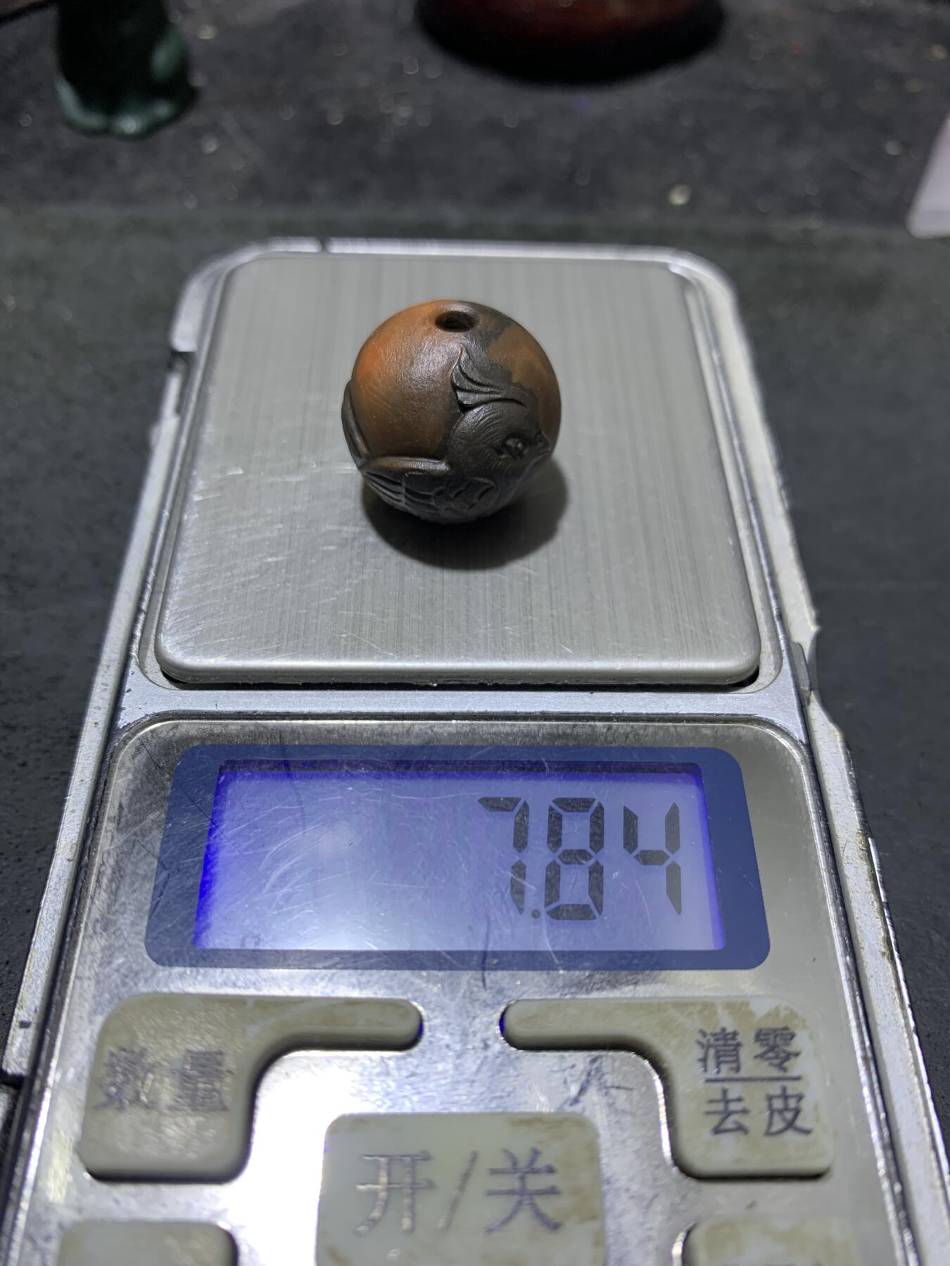 精美亚光战国红玛瑙手工俏色巧雕鹰隼随形珠子一颗！