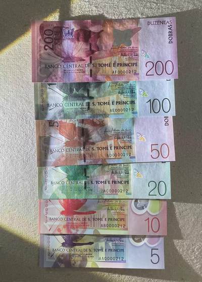 【Blue Auction】✨世界纸币精拍第498期【精】 【一组6张AA-AF冠全同212小号套】圣多美和普林西比 2015年5-200多布拉 全新UNC