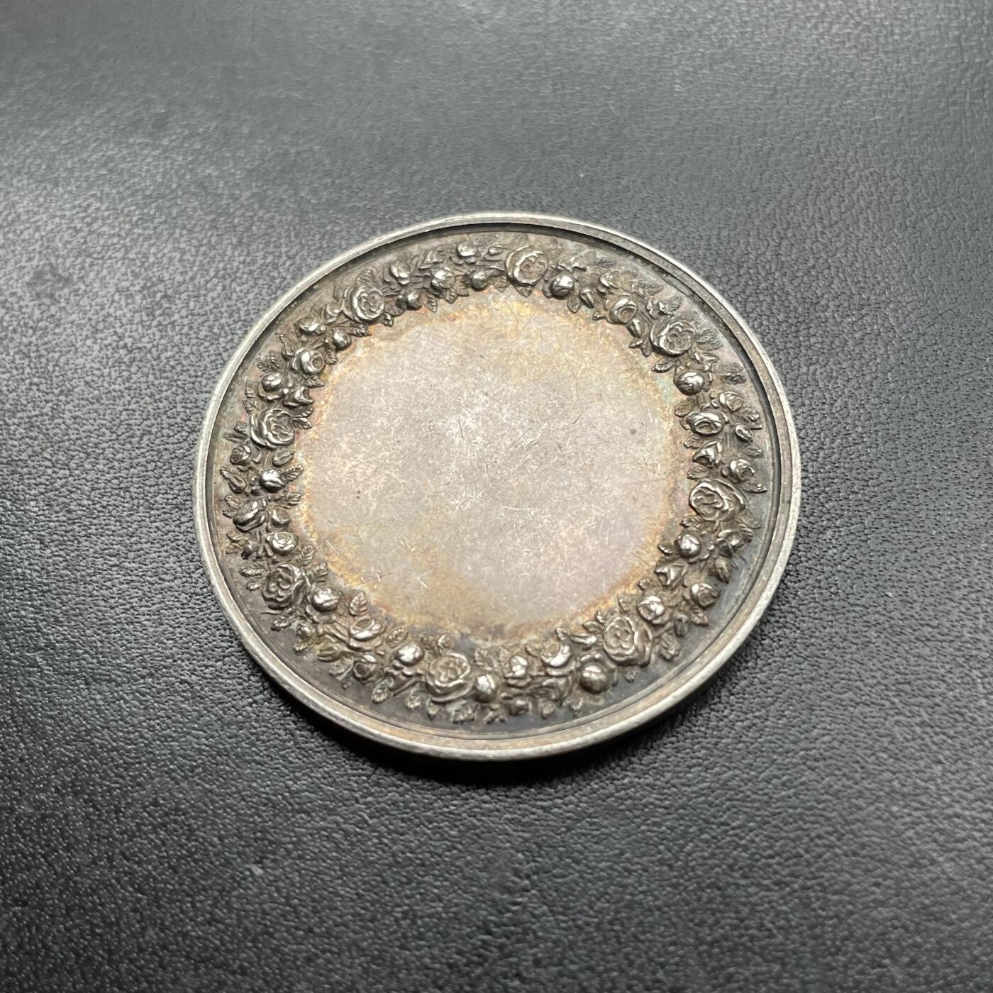 「木头集藏」章牌专场-第43期 法国婚礼银章  直径：39 mm，25.4 g  边铭：油灯  （1832-1841年）正面法语：忠诚、幸福。