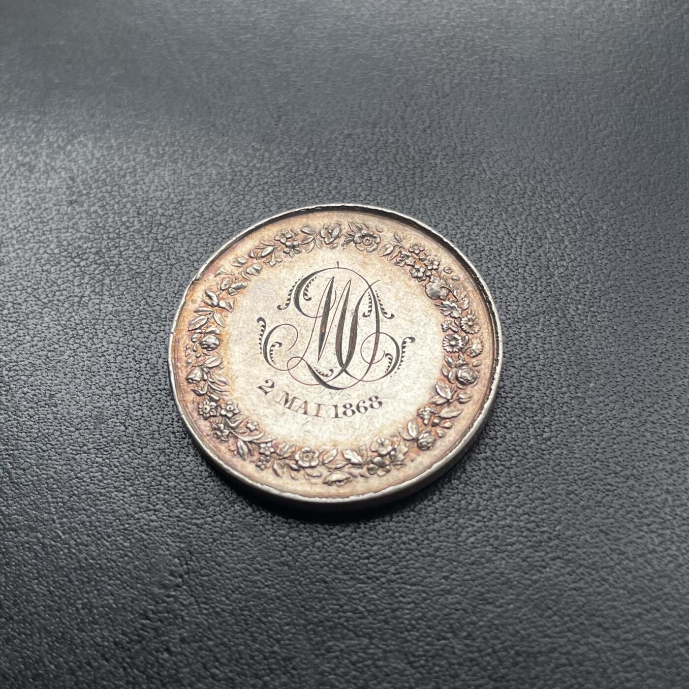 「木头集藏」章牌专场-第43期 1868年法国婚礼银章  直径：27.5mm，10g，边铭：蜜蜂 ARGENT，