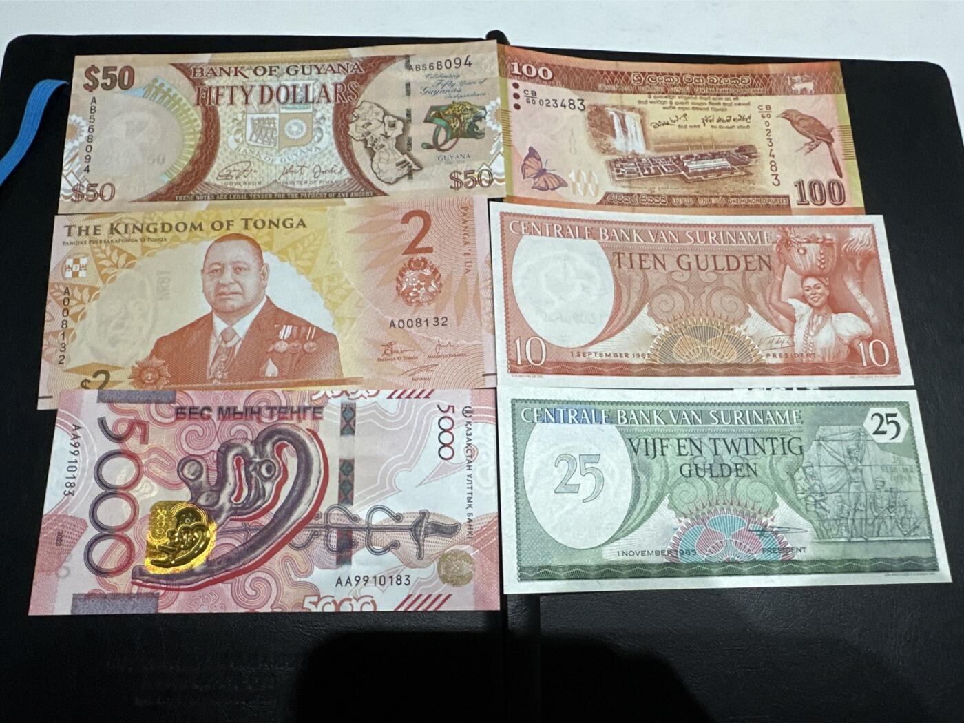 《外钞收藏家》第三百八十五期 精美裸币 6张一起 全新UNC