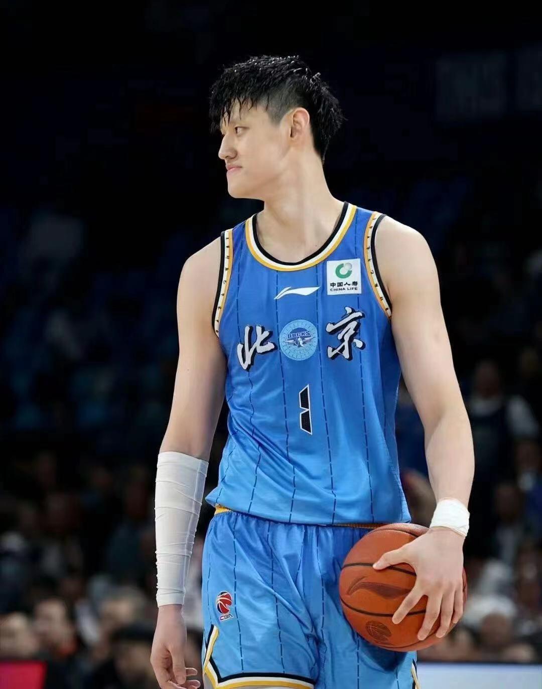 零元拍：曾凡博亲签2024CBA全明星赛官方泰迪熊！🧸