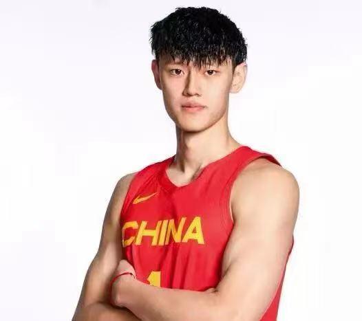 零元拍：曾凡博亲签2024CBA全明星赛官方泰迪熊！🧸