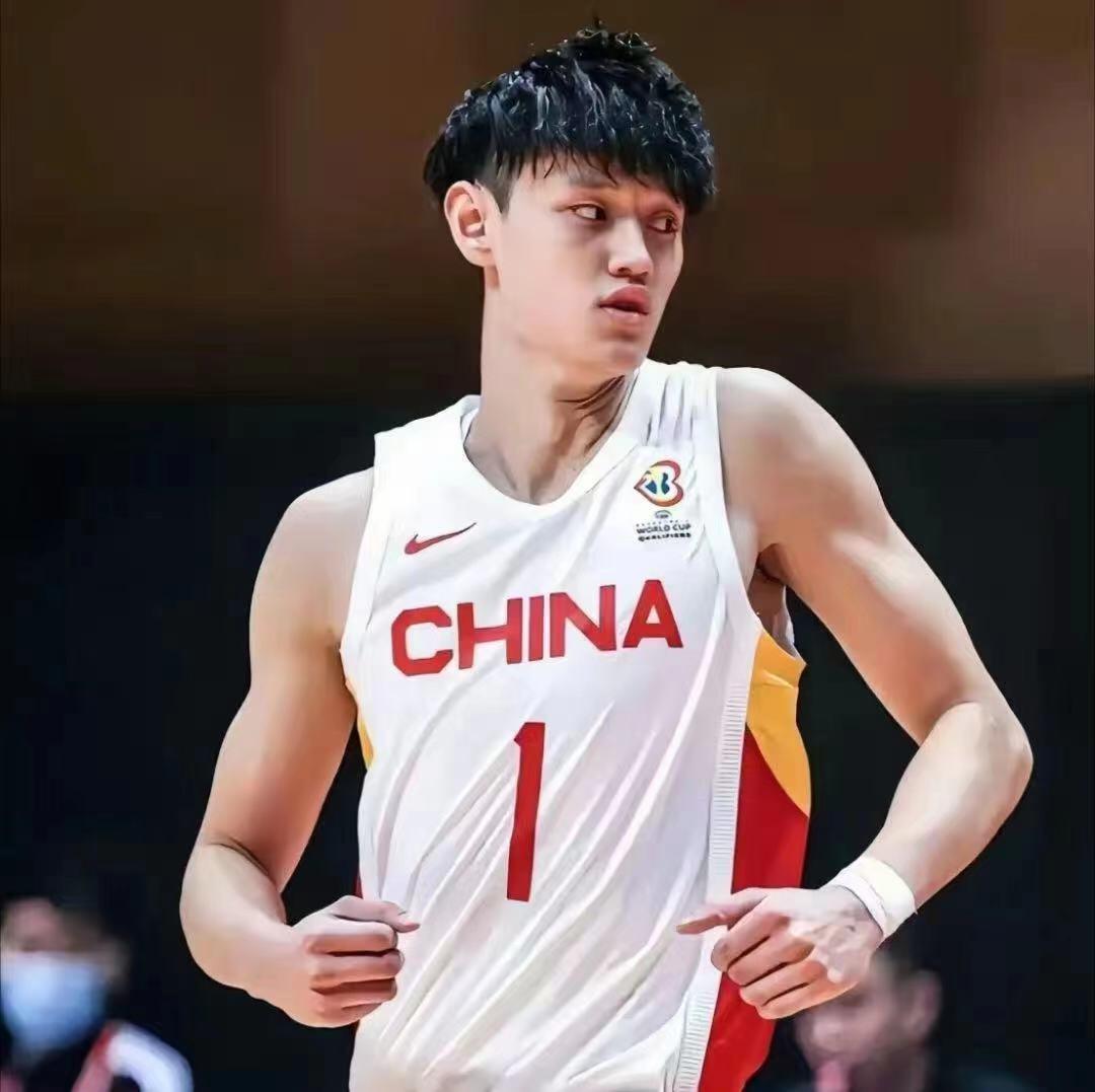 零元拍：曾凡博亲签2024CBA全明星赛官方泰迪熊！🧸