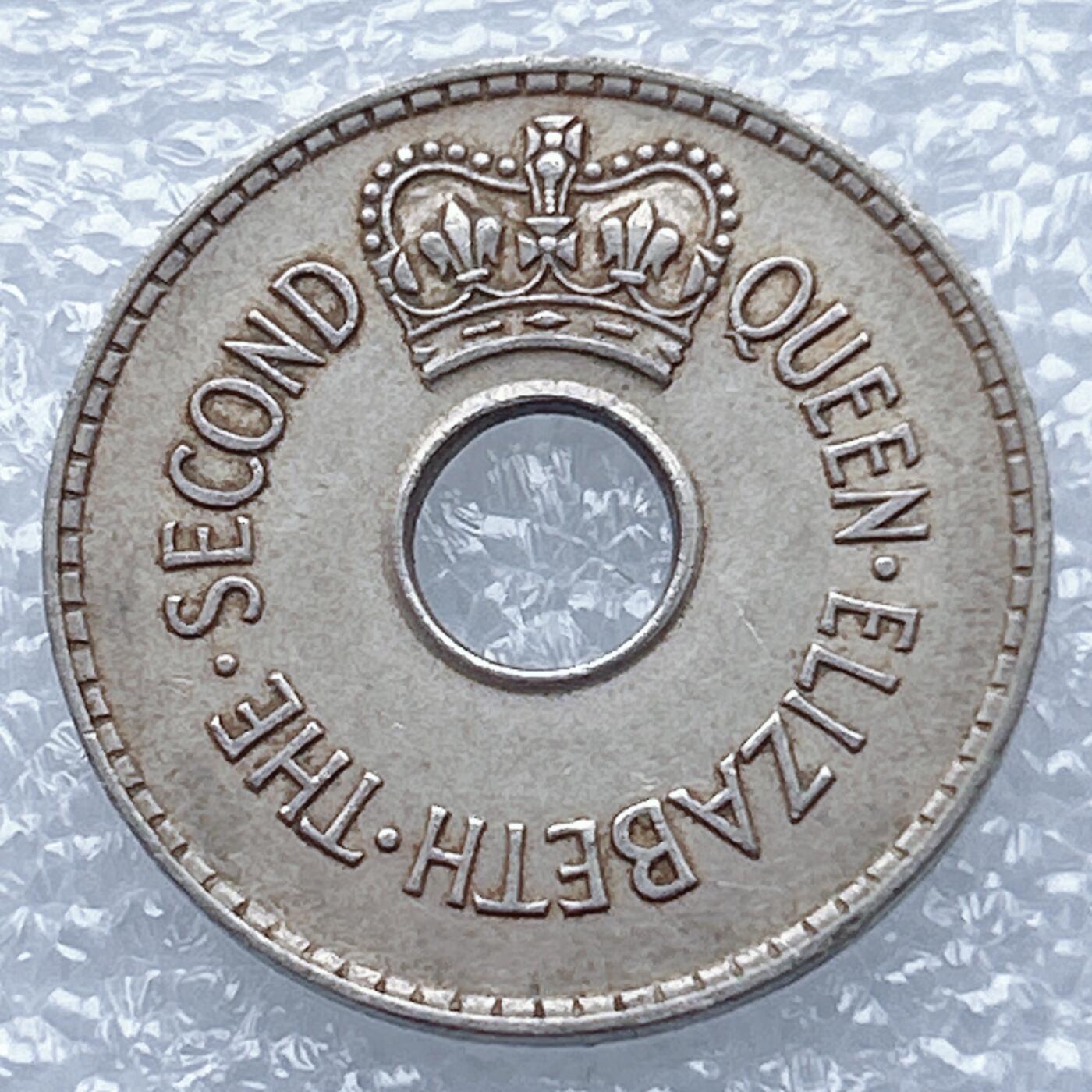 海外回流1元起拍小铺 各国钱币散币场 第13期 1954年斐济1便士圆孔硬币