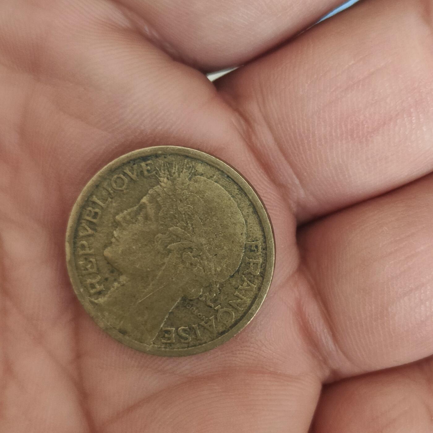 英雄古币捡漏专场第一期无押金可累计捡漏，全场50包邮，偏远地区除外。 法国一法郎。