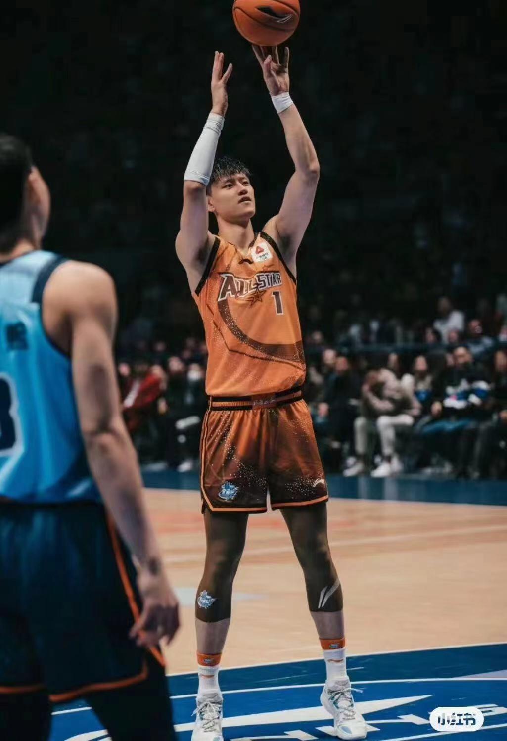 零元拍：曾凡博亲签2024CBA全明星赛官方泰迪熊！🧸