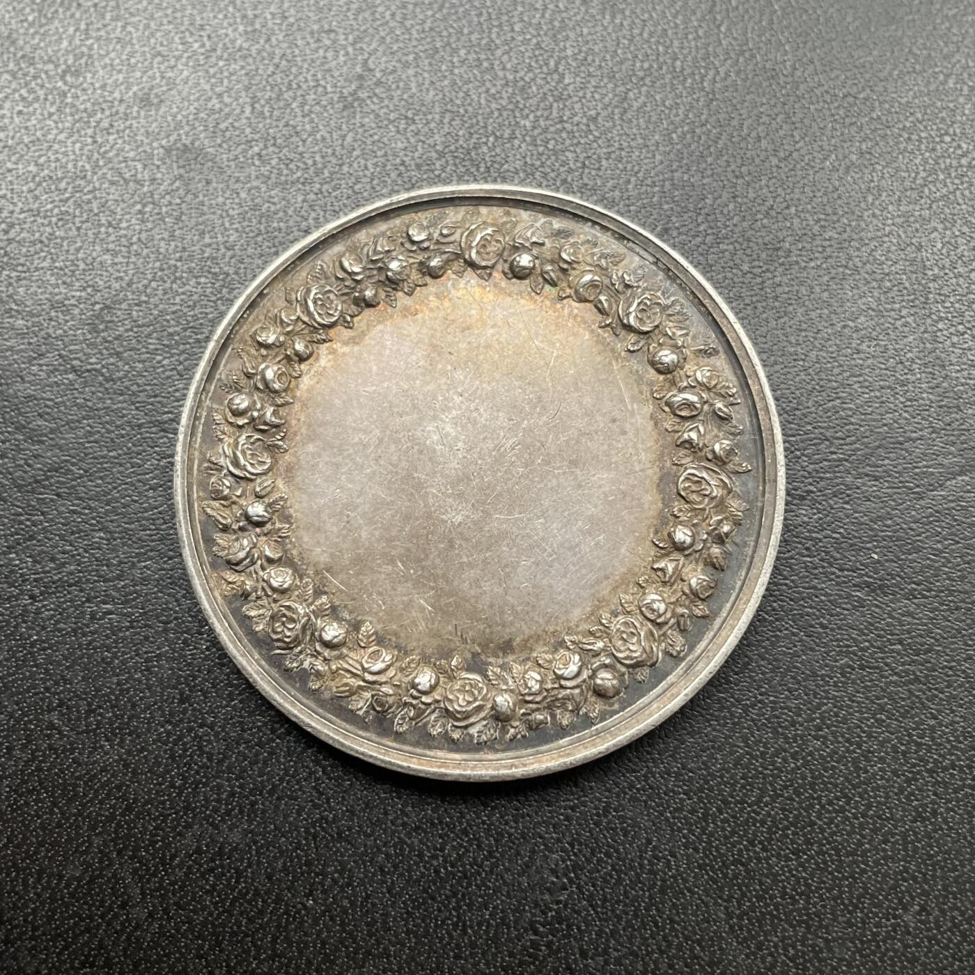 「木头集藏」章牌专场-第43期 法国婚礼银章  直径：39 mm，25.4 g  边铭：油灯  （1832-1841年）正面法语：忠诚、幸福。