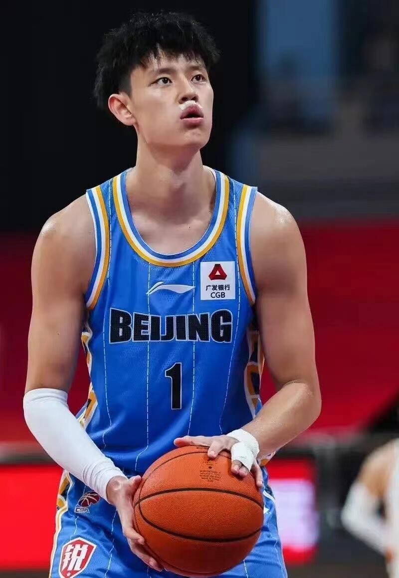 零元拍：曾凡博亲签2024CBA全明星赛官方泰迪熊！🧸