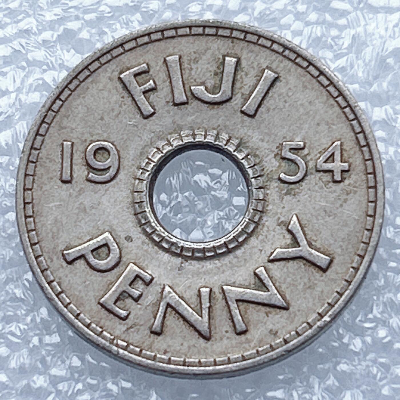 海外回流1元起拍小铺 各国钱币散币场 第13期 1954年斐济1便士圆孔硬币