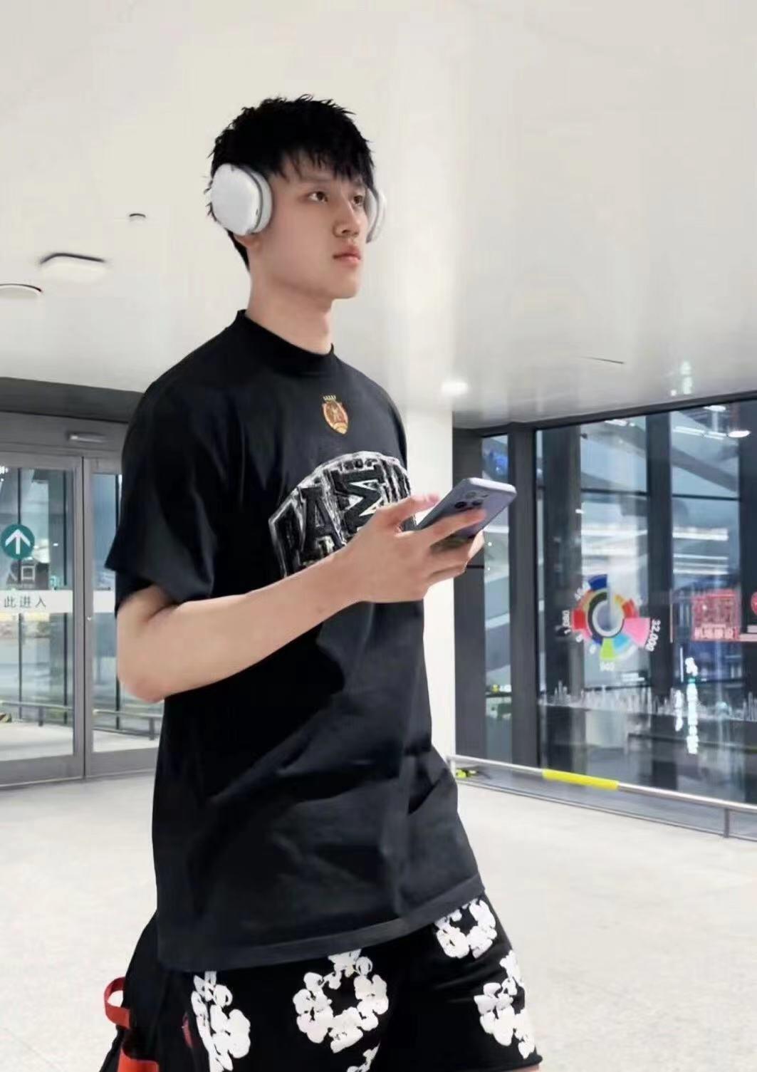 零元拍：曾凡博亲签2024CBA全明星赛官方泰迪熊！🧸