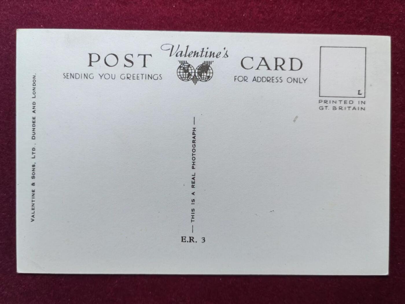 联合阁邮币社™ ——“航空、人物专题专场” 英国-伊丽莎白二世-晚装独照明信片-很美