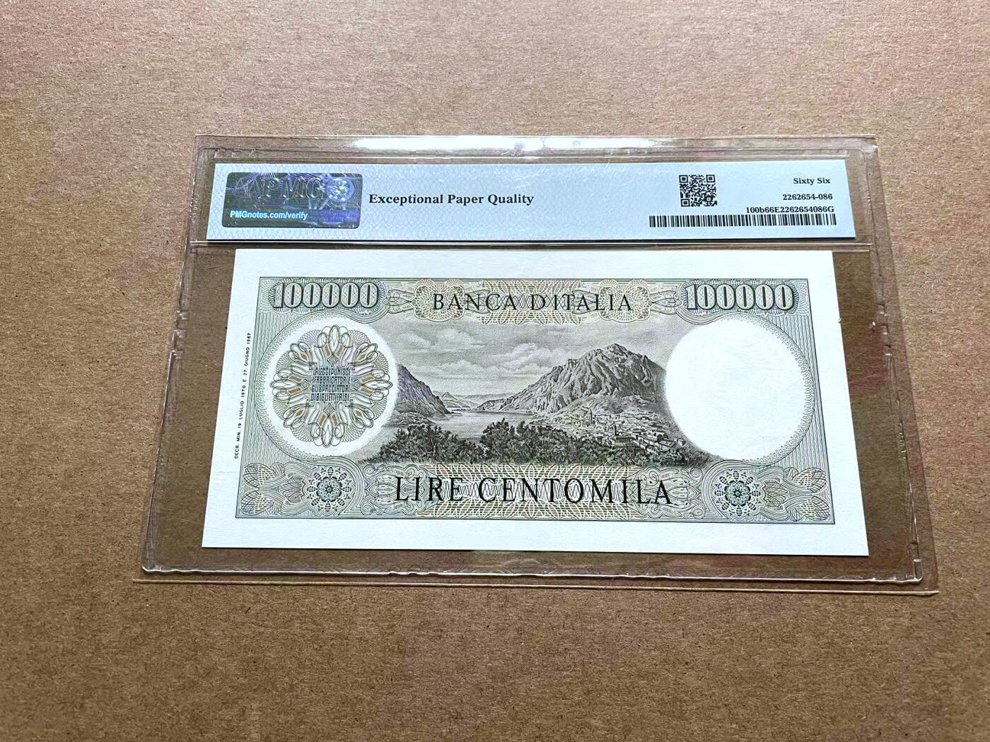 【Blue Auction】✨世界纸币精拍第500期盛典——白金之夜🔥🔥🔥 I-【b版】意大利 1970年10万里拉 顶级人物雕刻曼左尼  PMG66EPQ 背面科莫、科莫湖和博莱托山风景唯美 