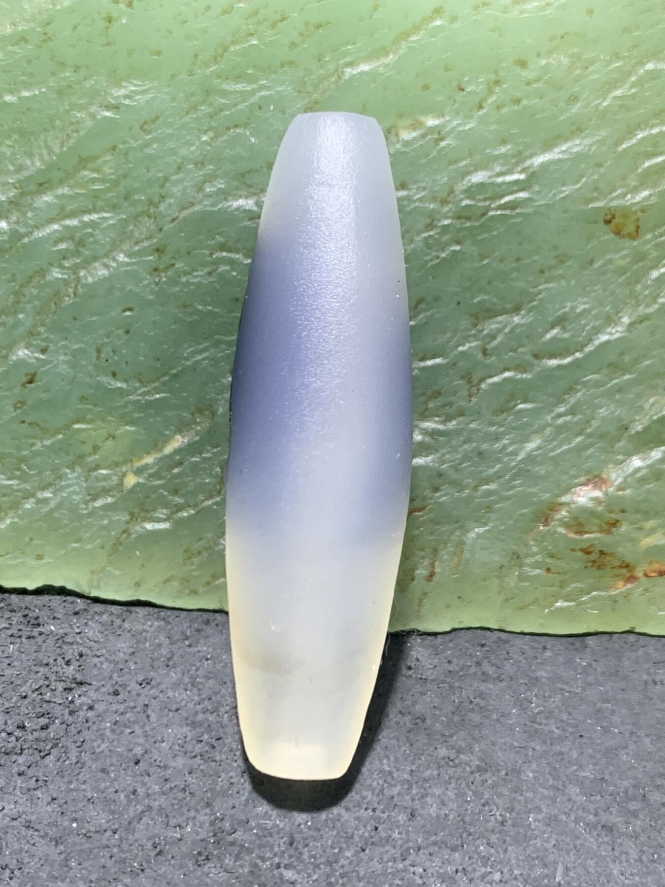 精美亚光高玉化海洋玉髓手工俏色巧雕蝴蝶桶珠一个！