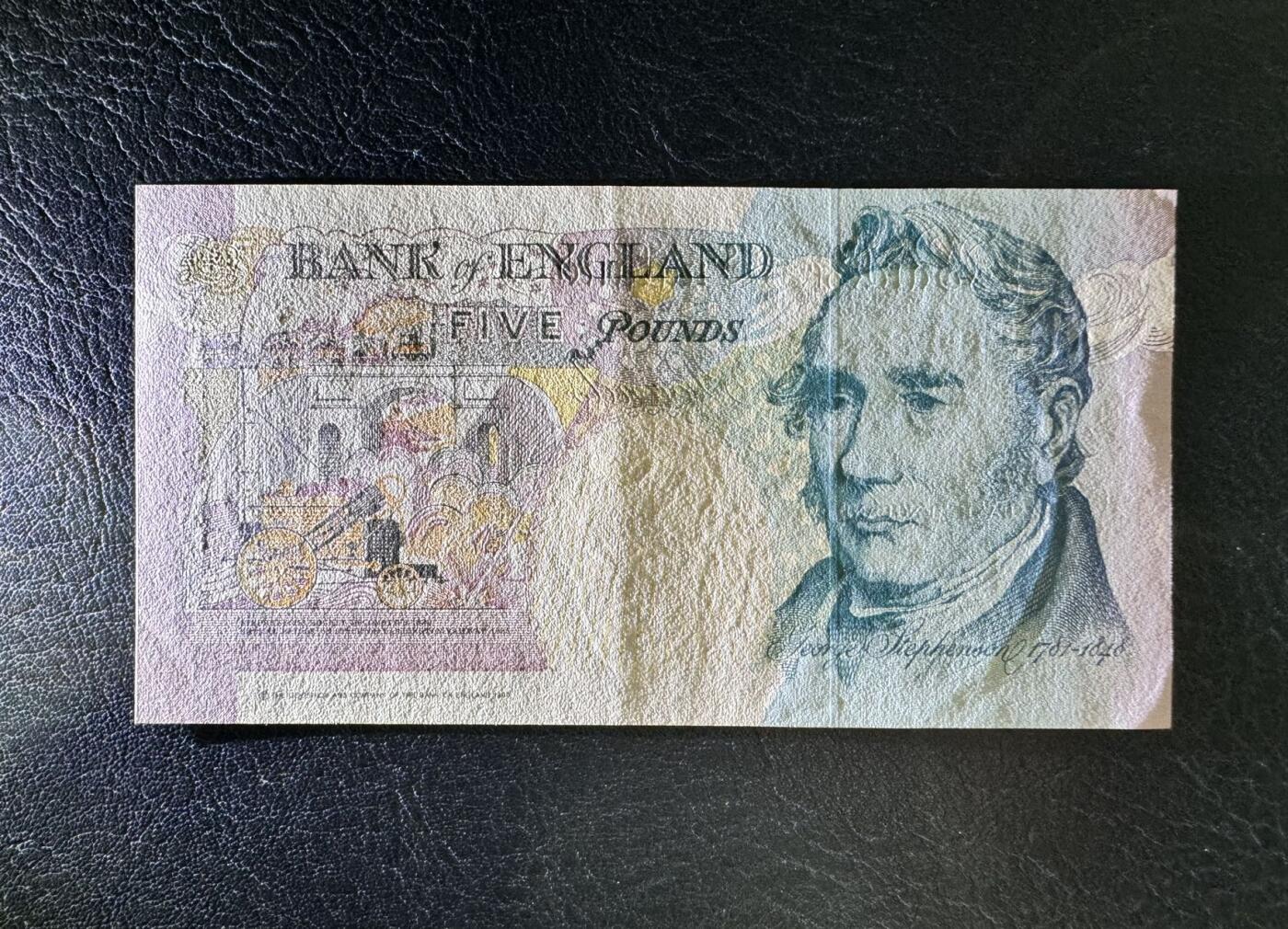 收藏联盟Quantum Auction 第357期拍卖  英国1997年5镑香港回归纪念钞HK冠 品相AU 号码无3457朦胧号 皇冠版