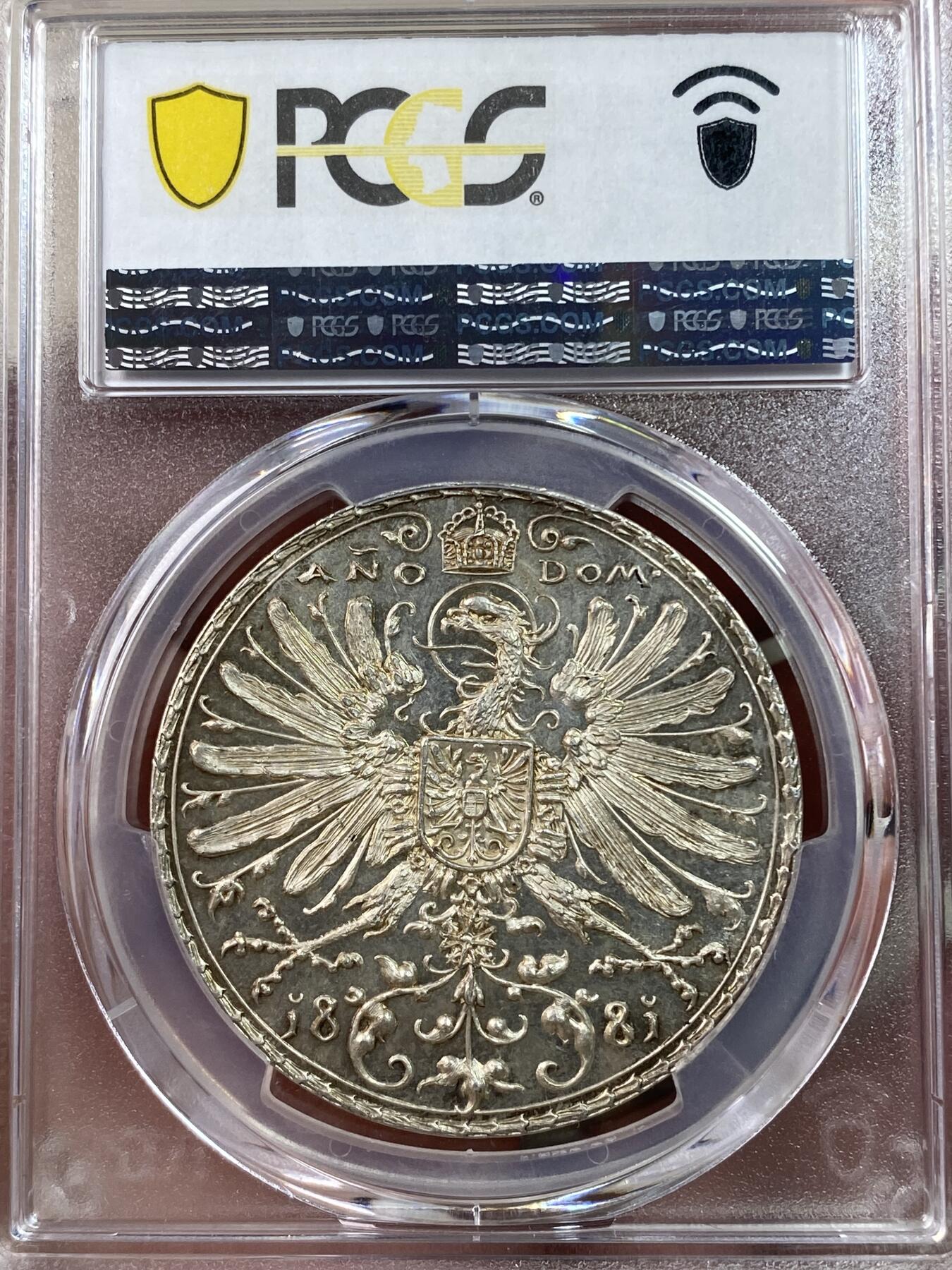 万国钱币拍卖第028期（花前月下●同享良章美币） PCGS SP66 1881年德国巴伐利亚慕尼黑联邦射击节大银章 顶级品质名誉品种，稀有精制镜面浮雕状态，正面：狩猎弓弩，巴伐利亚徽章，慕尼黑徽章，枝叶纹理雕刻清晰。背面：德意志帝国王冠鹰，设计繁复华丽，羽毛丝丝入扣，细节极佳。整章在静态中创造出一种运动感，独树一帜的设计，极其经典的德射品种，实物更加惊艳。