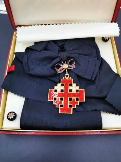 老王徽章第四十六期 - 梵蒂冈大十字级圣墓骑士团勋章挂章    原盒带略   女士版