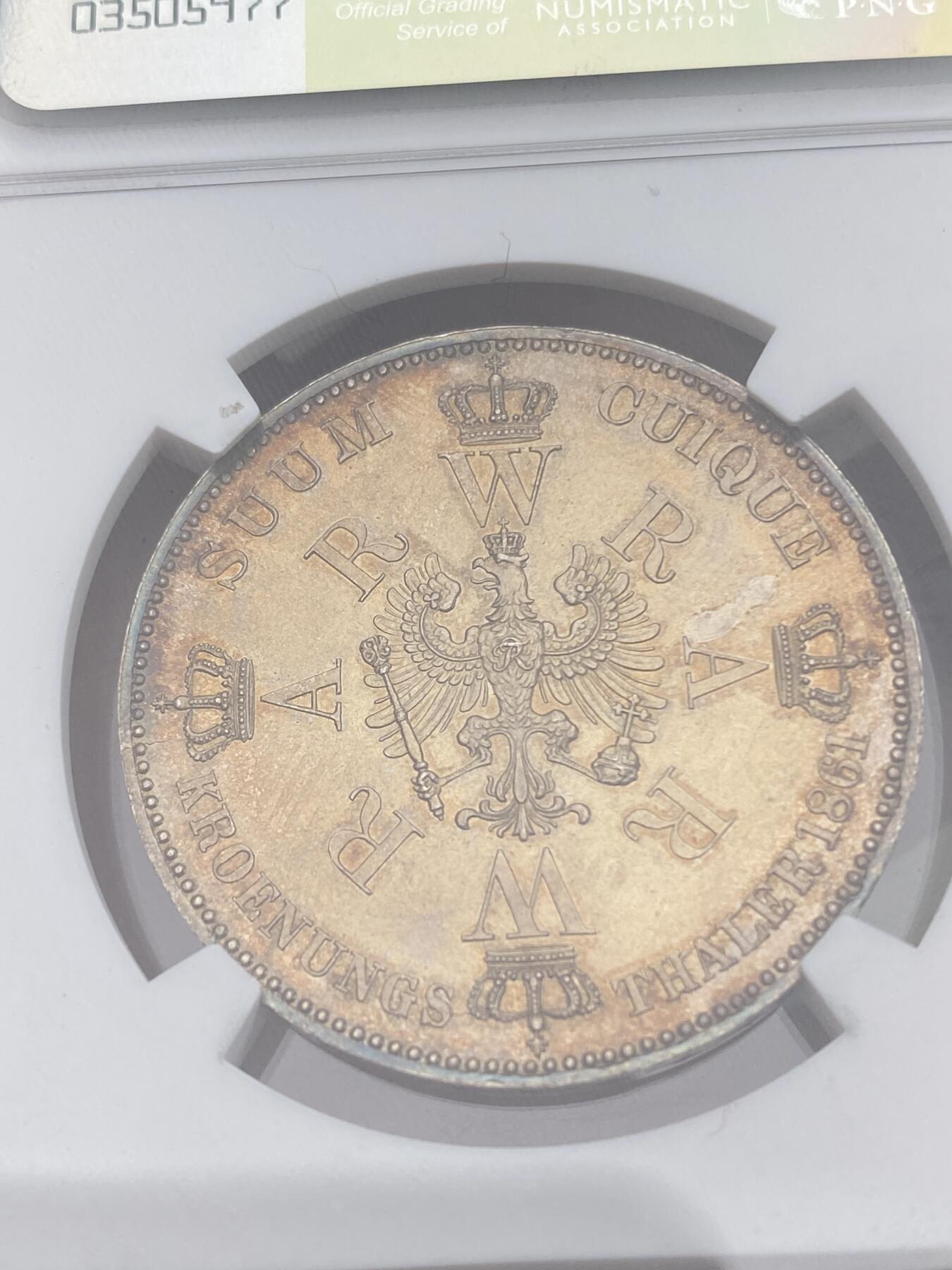 万国钱币拍卖第028期（花前月下●同享良章美币） NGC UNCD 1861年德国普鲁士威廉一世加冕纪念1泰勒 流通之王 经典的毛衣泰勒 金彩裹身